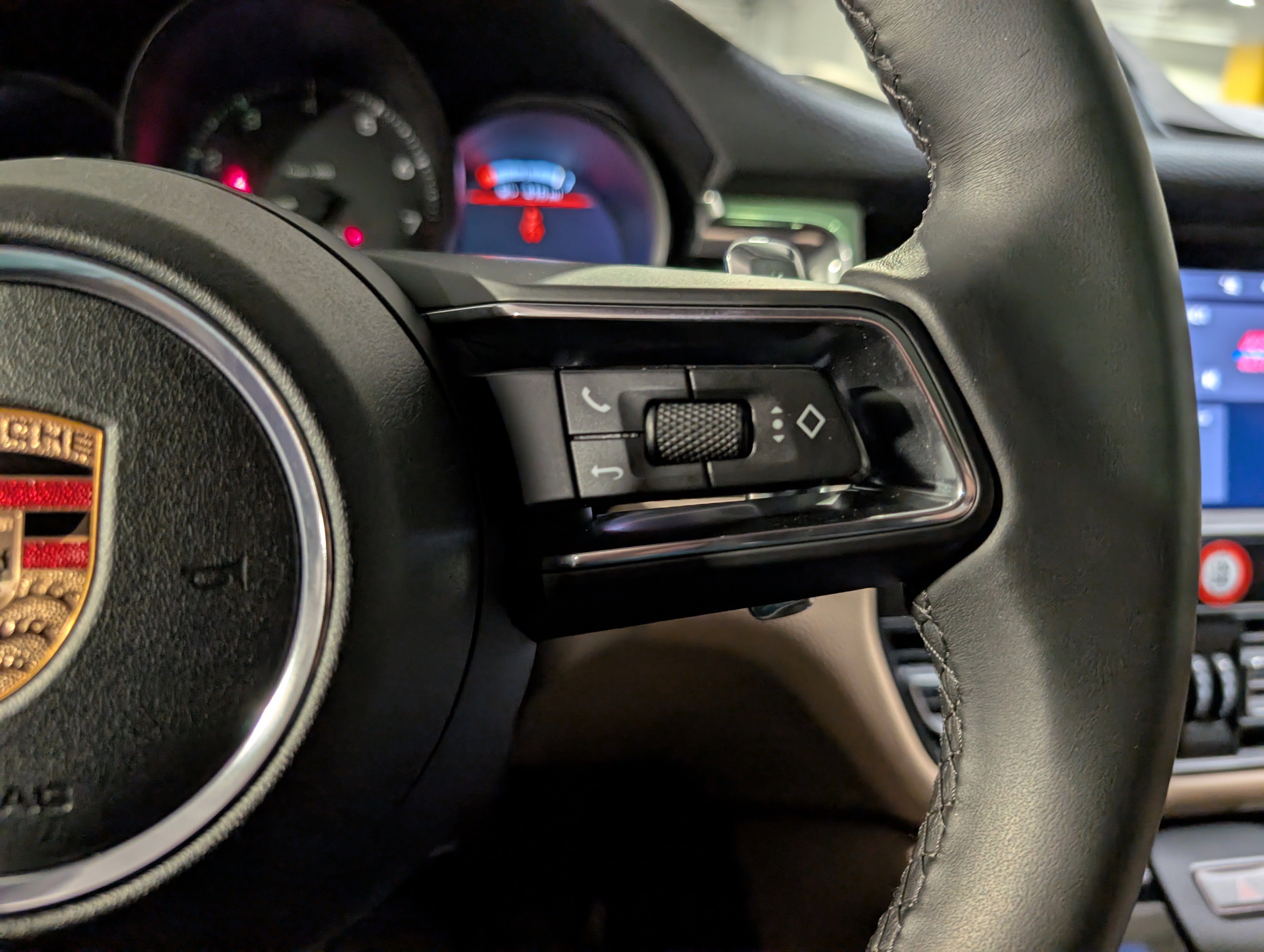 Certified 2025 Porsche Macan image 28