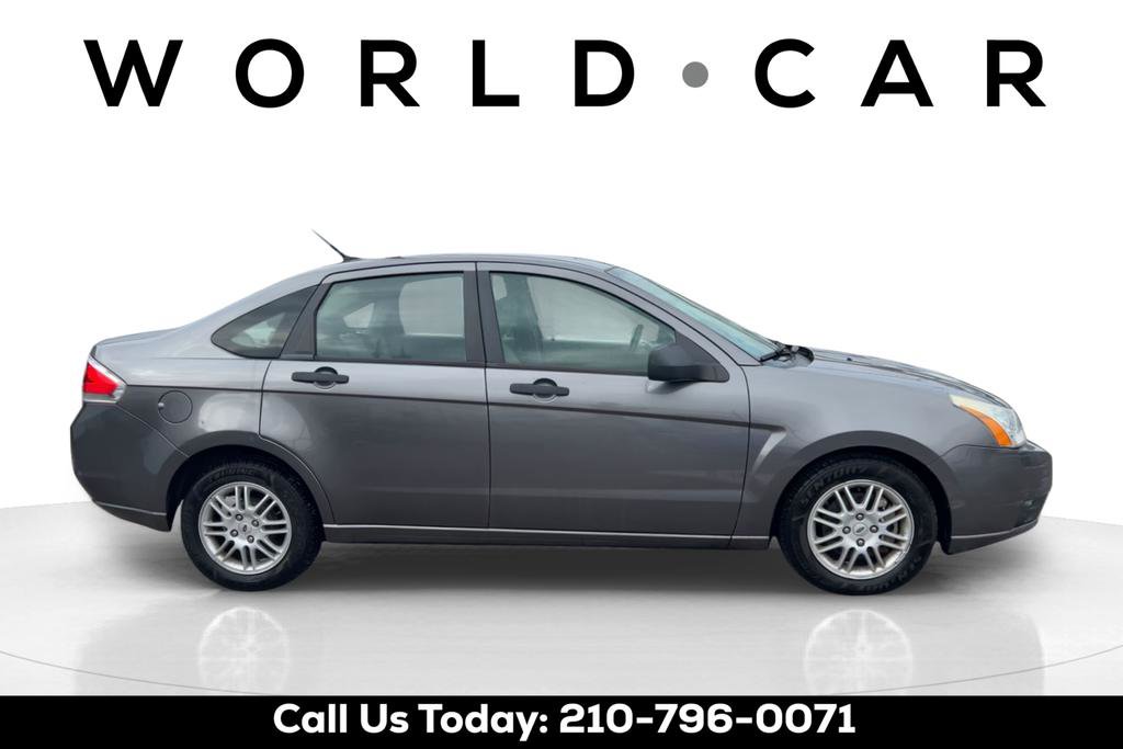 Used 2010 Ford Focus SE image 8
