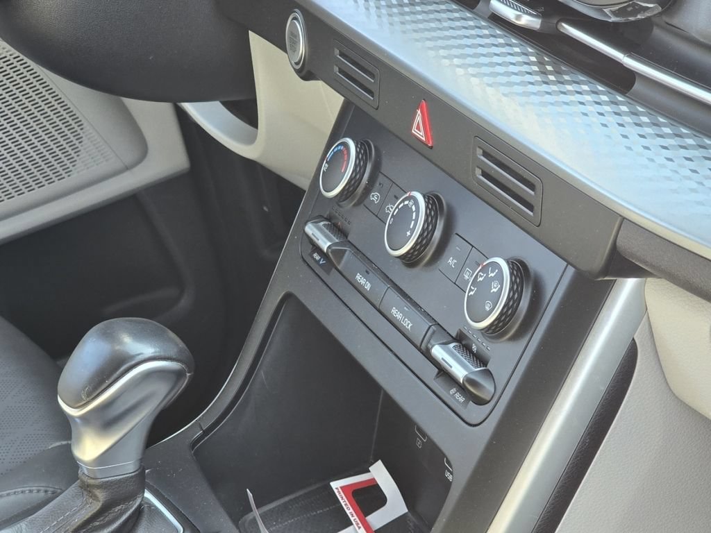 Used 2024 Kia Carnival LX FWD image 15