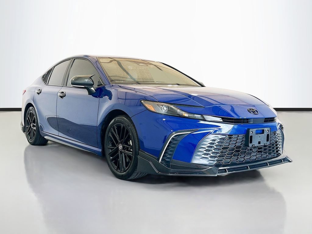 Used 2025 Toyota Camry SE w/ Convenience Package FWD image 3