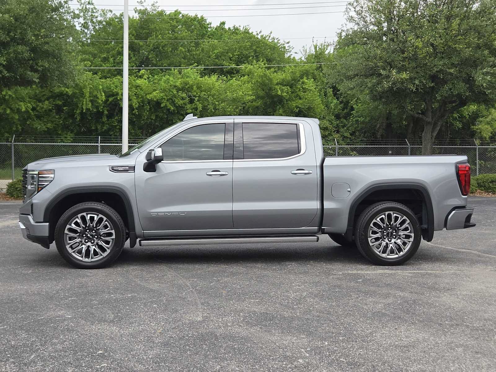 Used 2025 GMC Sierra 1500 Denali Ultimate AWD/4WD image 5