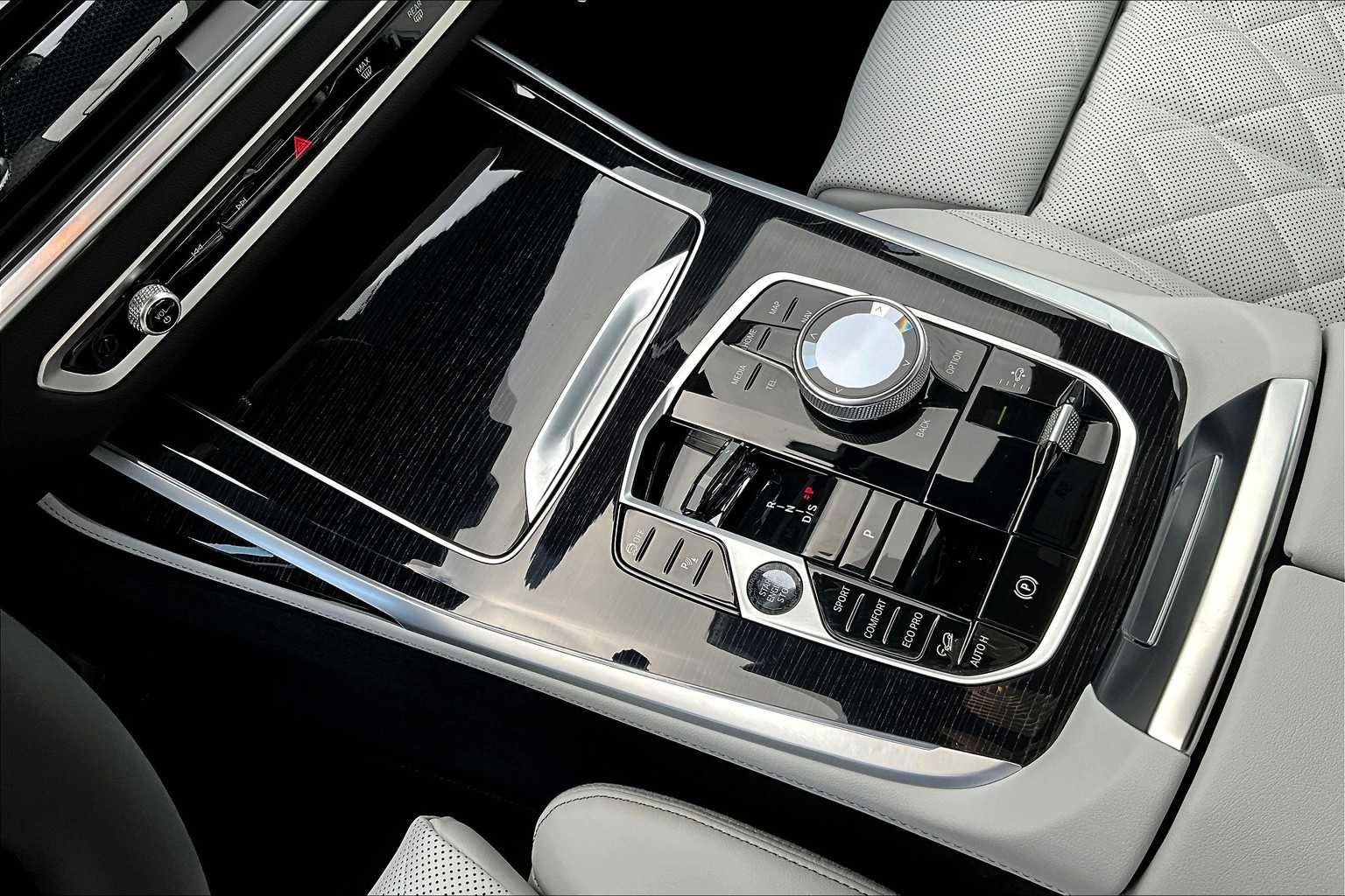 New 2026 BMW X7 xDrive40i w/ M Sport Package image 8