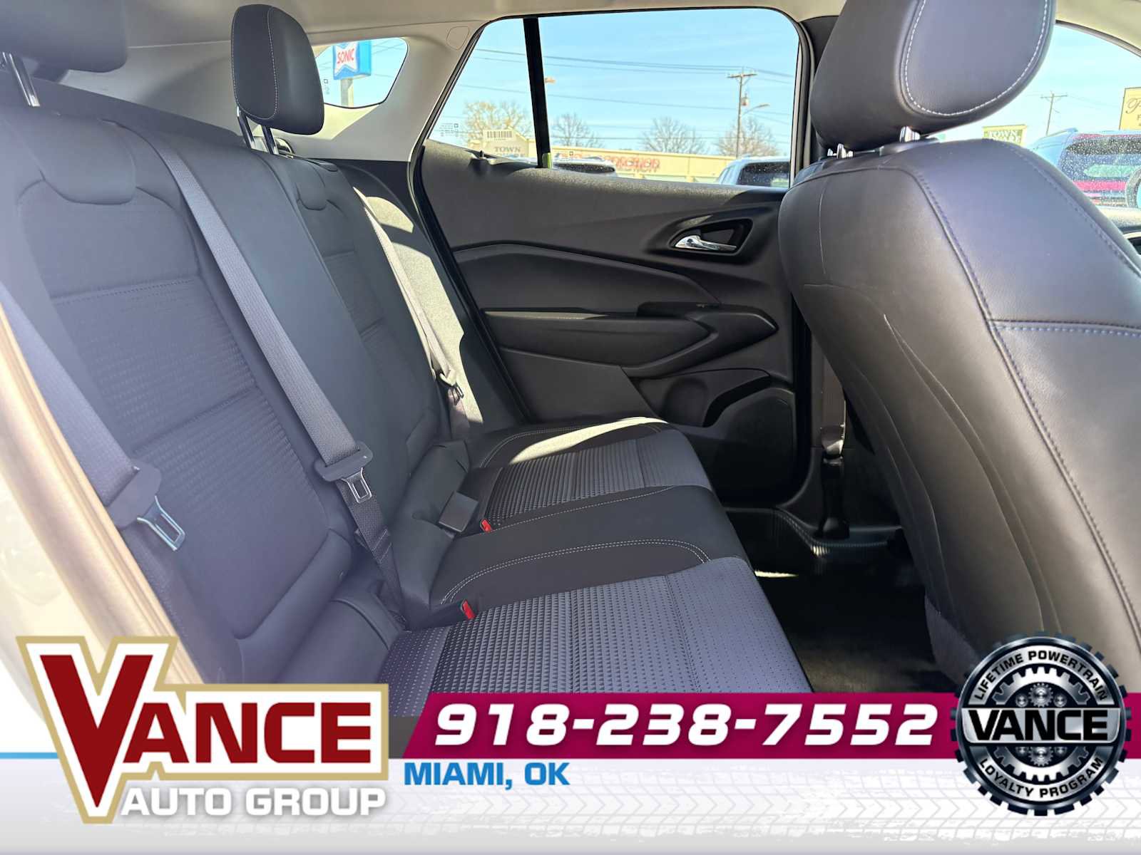 Used 2025 Chevrolet Trax LT w/ LT Convenience Package image 17