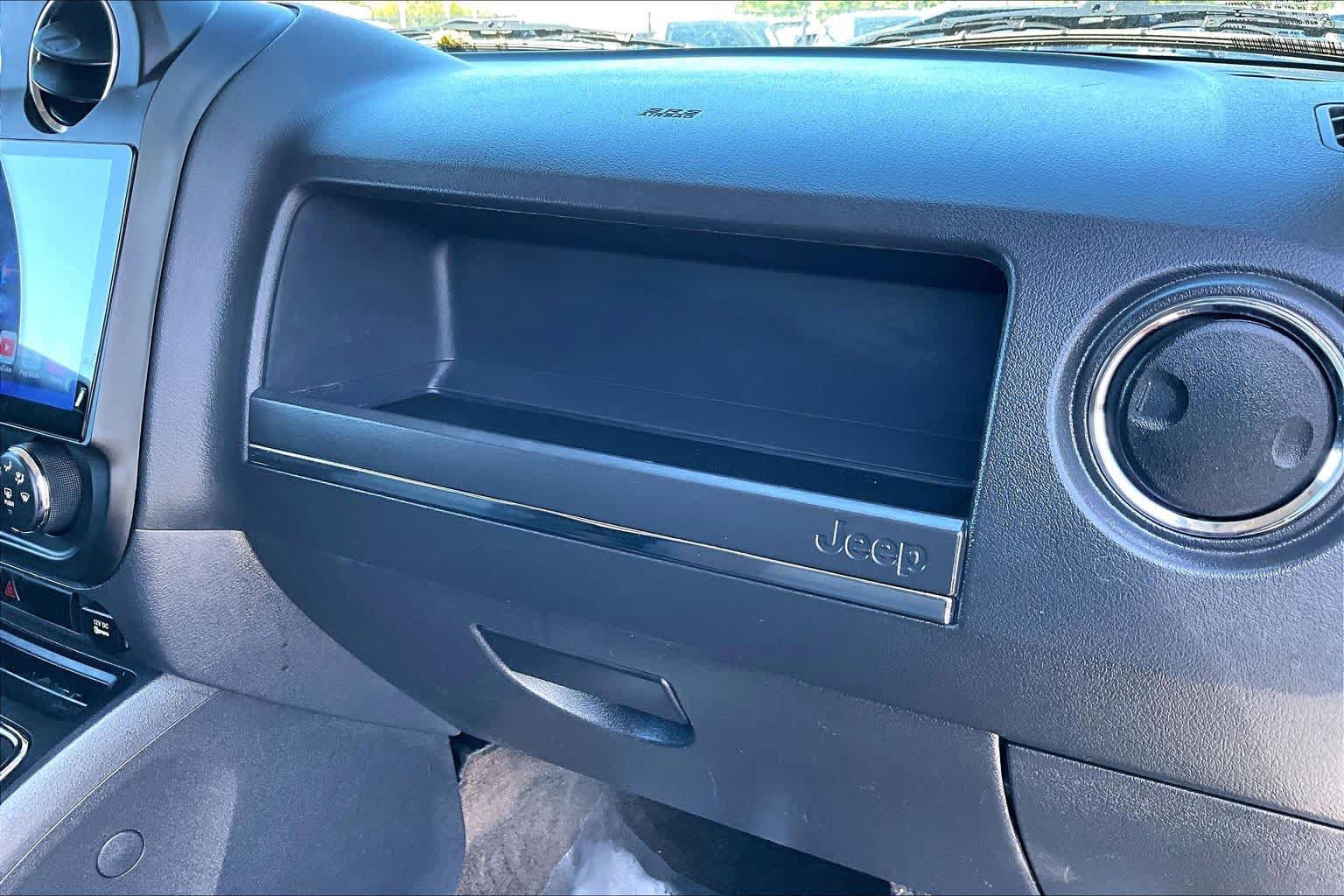 Used 2016 Jeep Patriot Sport FWD image 18