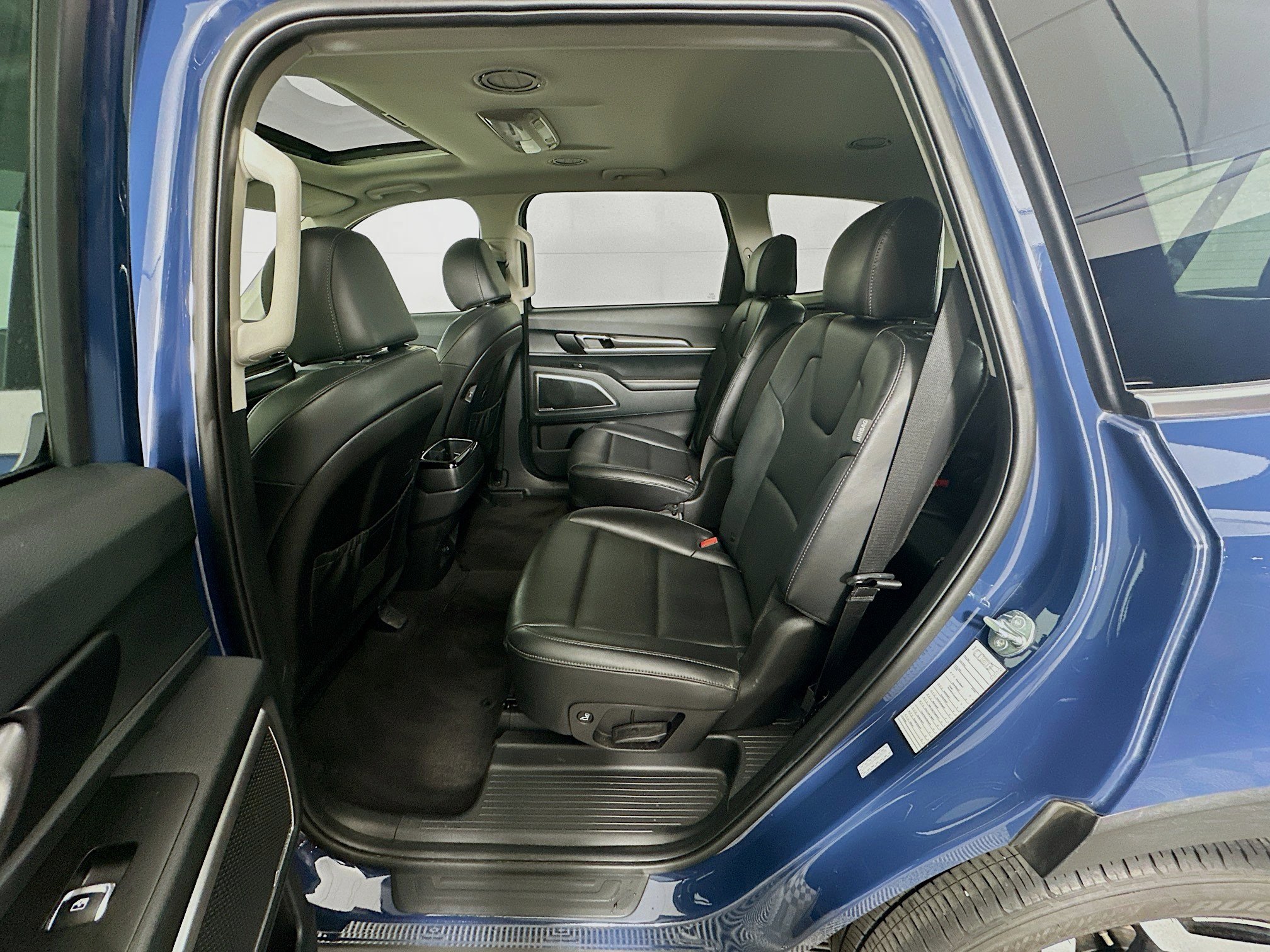 Used 2025 Kia Telluride S FWD image 30