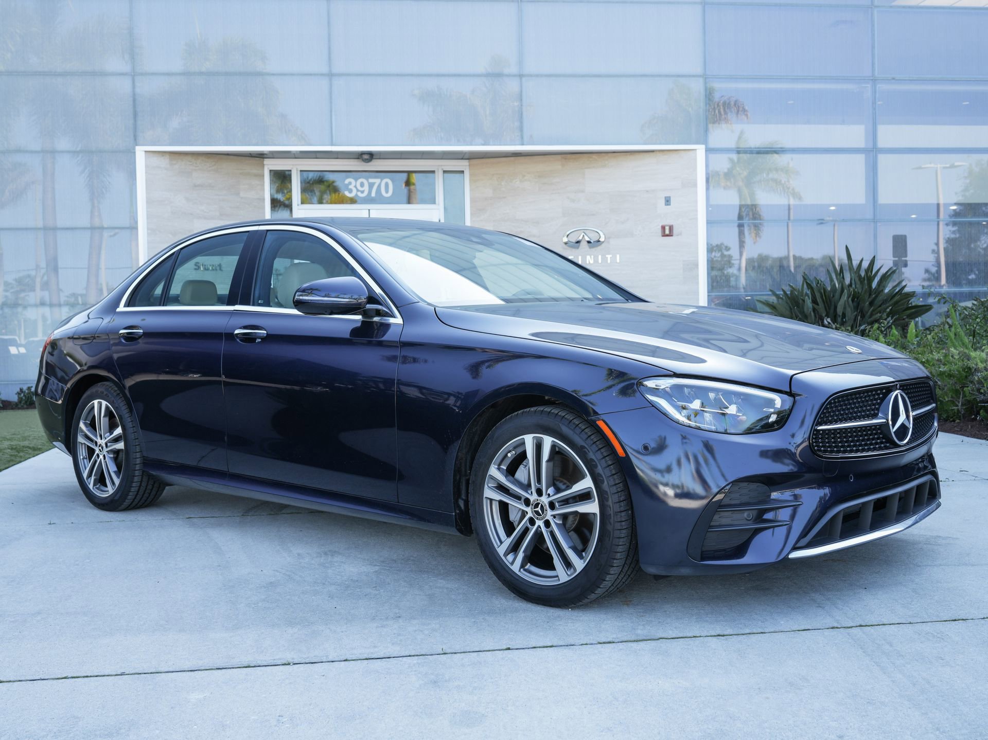 Used 2023 Mercedes-Benz E 350 Sedan image 3