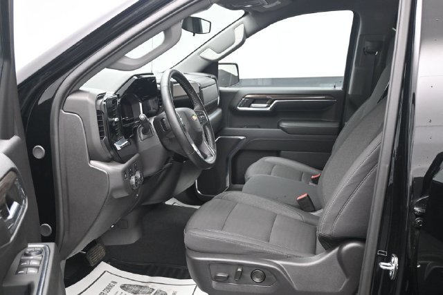 Used 2024 Chevrolet Silverado 1500 LT AWD/4WD image 6