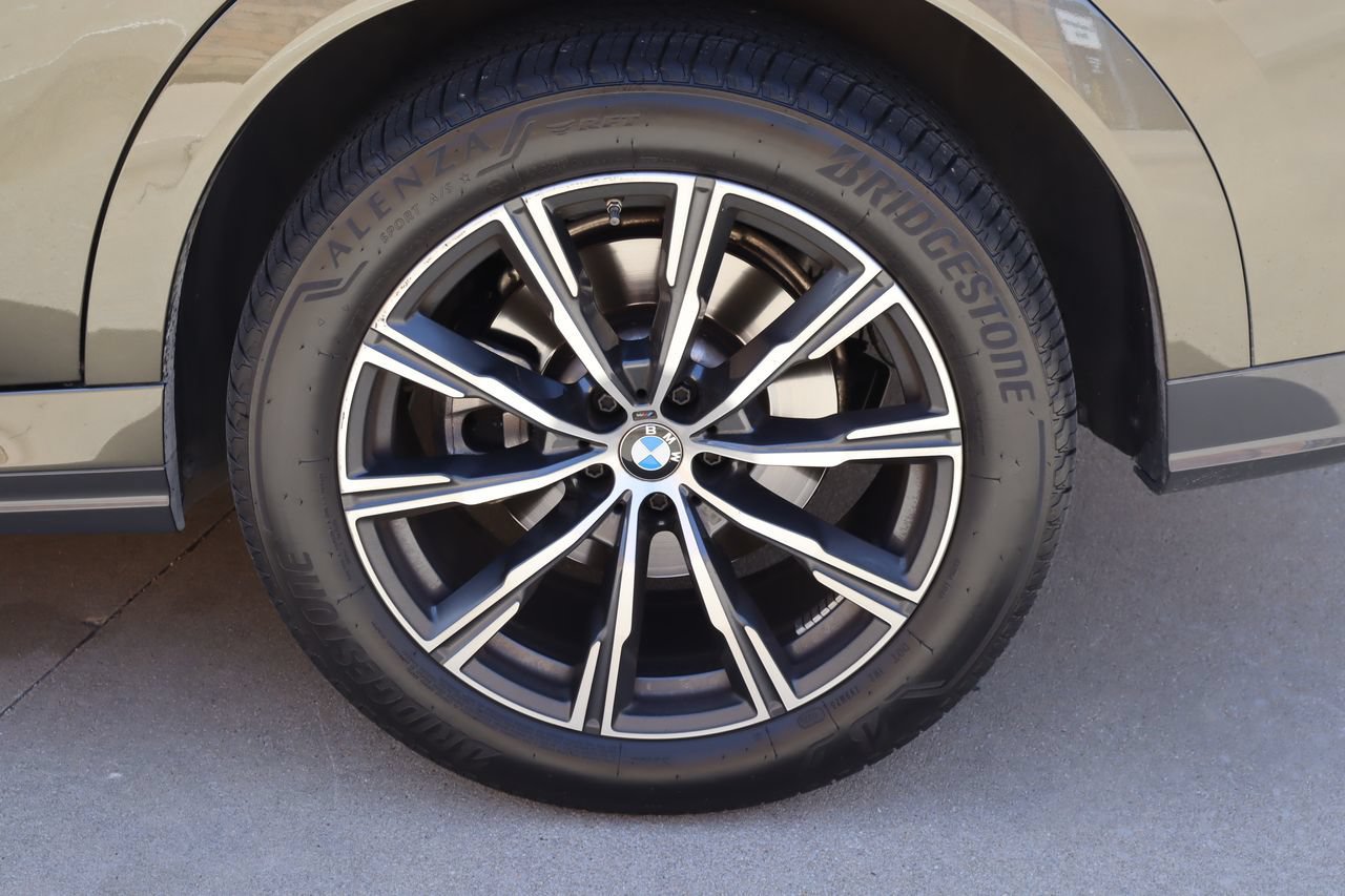 Used 2022 BMW X6 xDrive40i w/ Executive Package AWD/4WD image 27