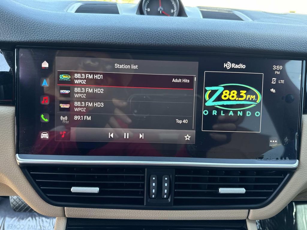 Used 2022 Porsche Cayenne Platinum Edition image 30