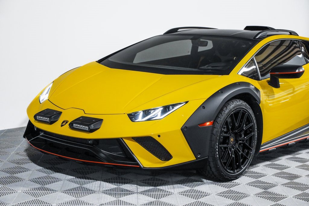 Used 2023 Lamborghini Huracan Sterrato image 18