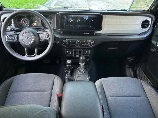 Certified 2025 Jeep Gladiator Sport AWD/4WD image 12