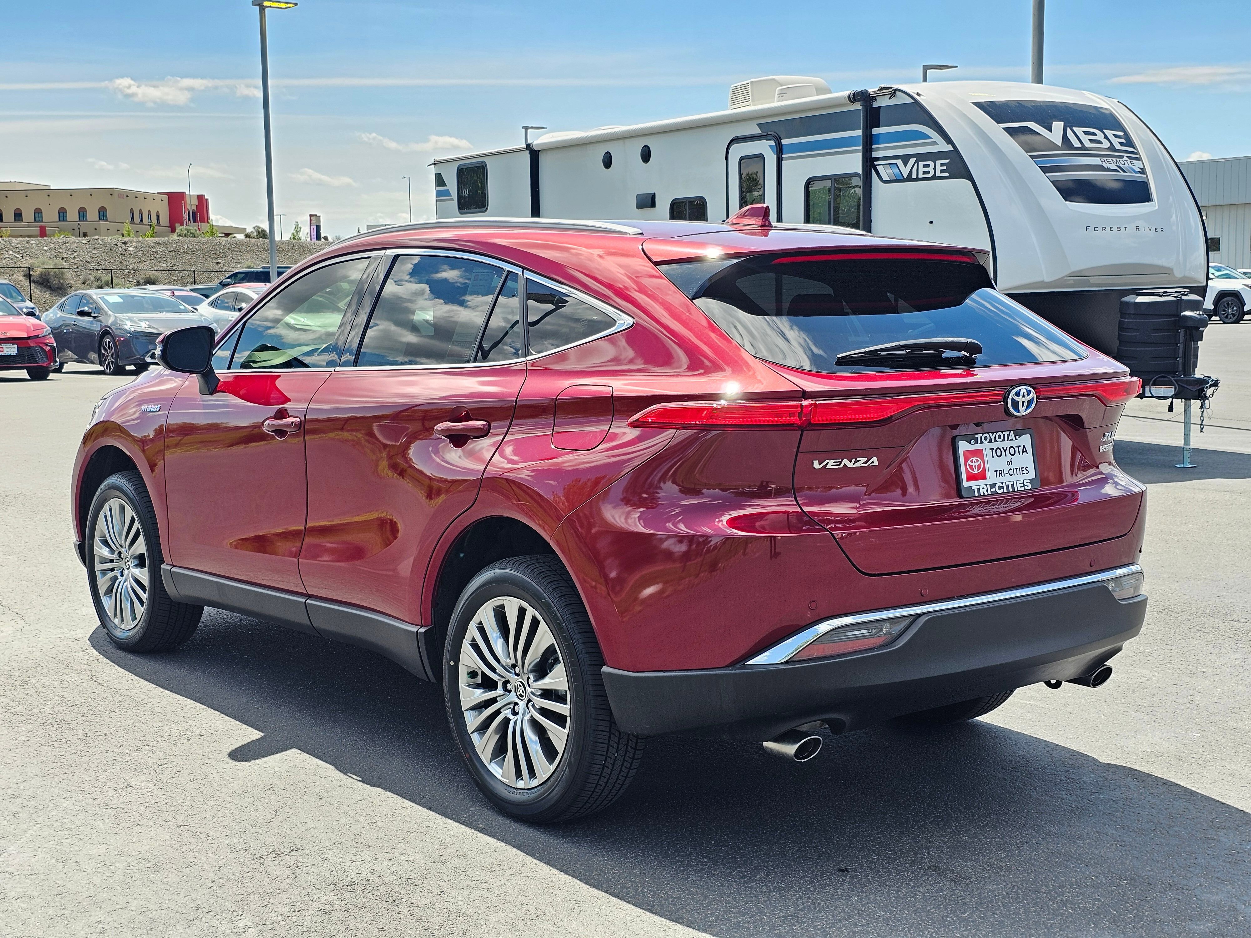 Used 2021 Toyota Venza XLE w/ Softex Package AWD/4WD image 3
