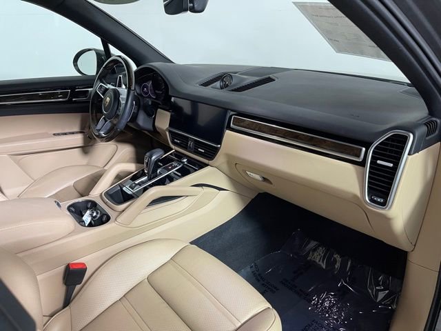 Used 2023 Porsche Cayenne w/ Premium Package image 24