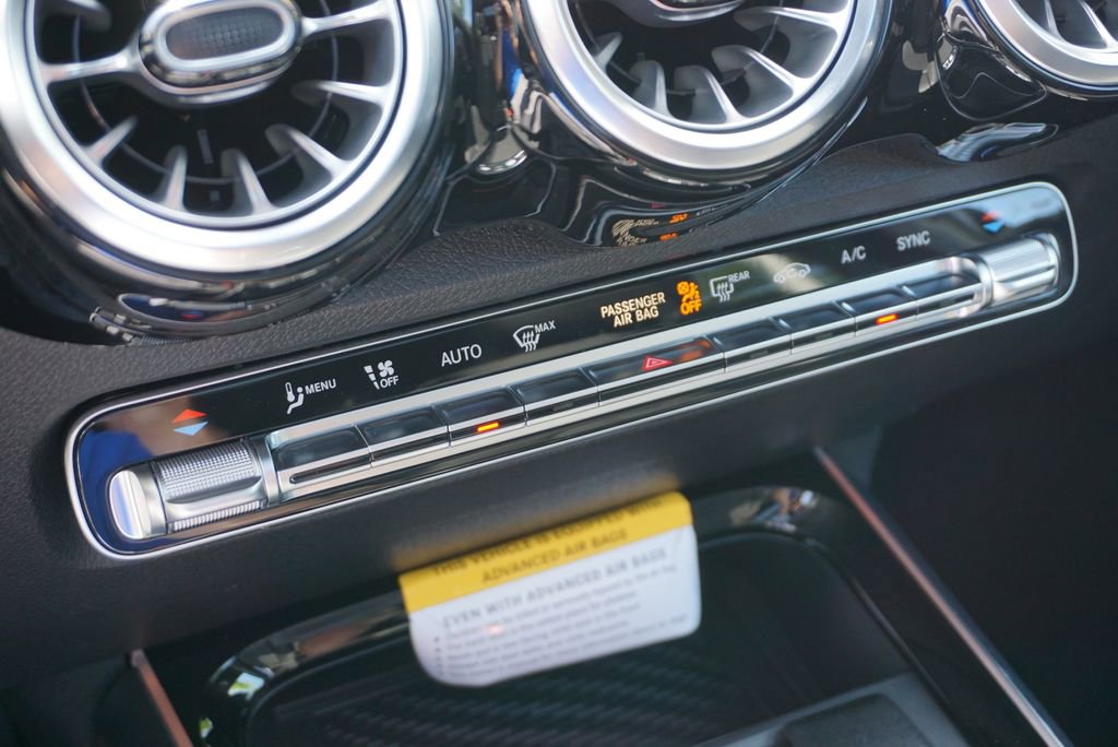 New 2025 Mercedes-Benz GLB 250 4MATIC image 37