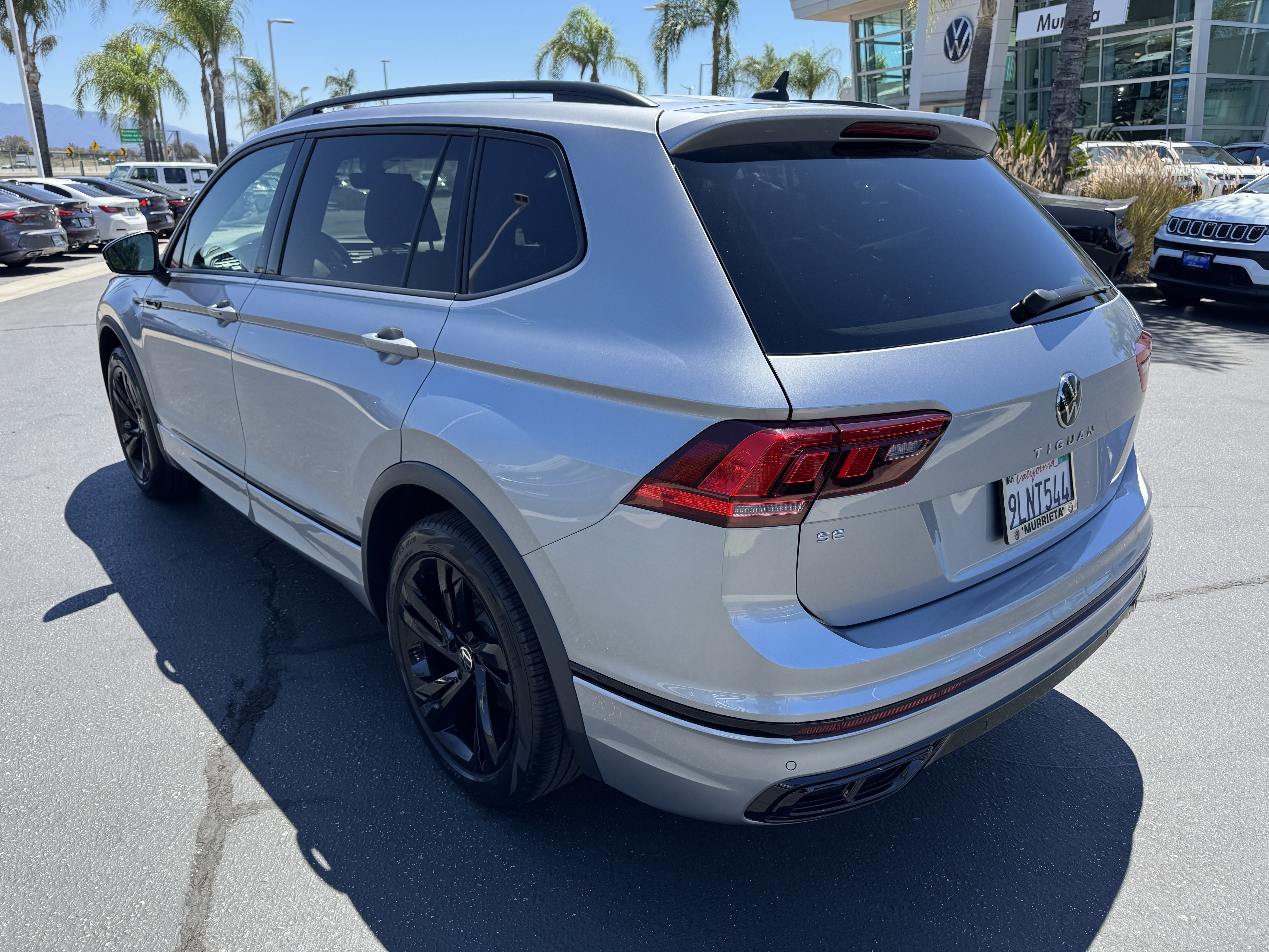 Used 2024 Volkswagen Tiguan SE R-Line FWD image 7