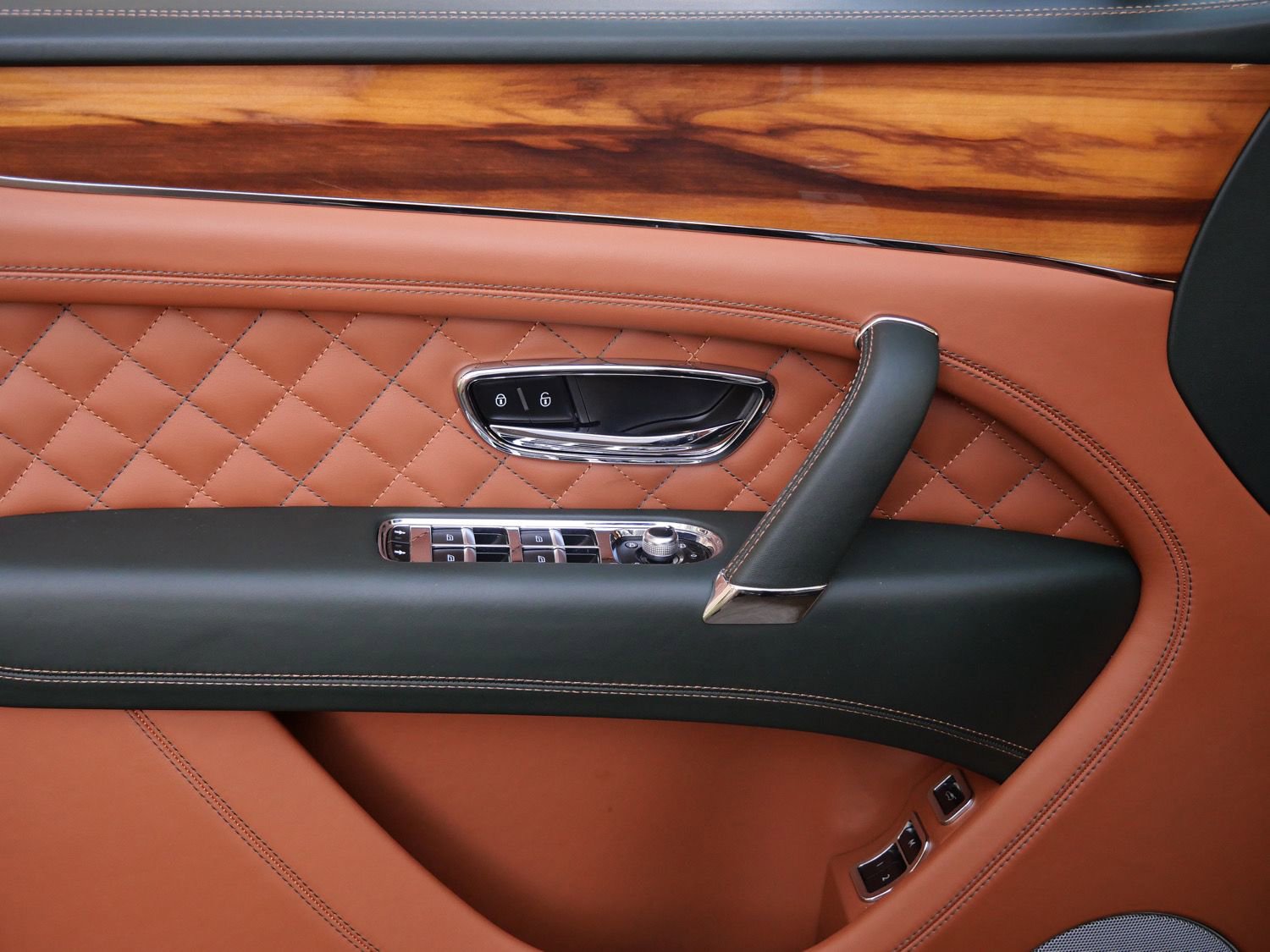 Used 2020 Bentley Bentayga image 15