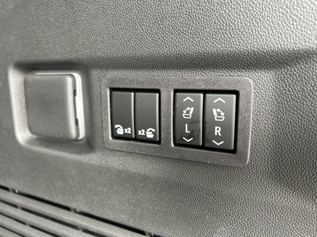 New 2026 GMC Yukon Elevation w/ LPO, Floor Liner Package AWD/4WD image 40