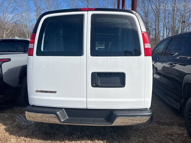 New 2026 Chevrolet Express 3500 Extended w/ Driver Convenience Package RWD image 5