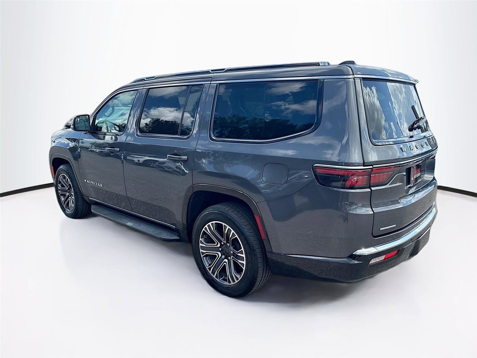 Used 2022 Jeep Wagoneer Series III w/ Flexible Seating Group image 5