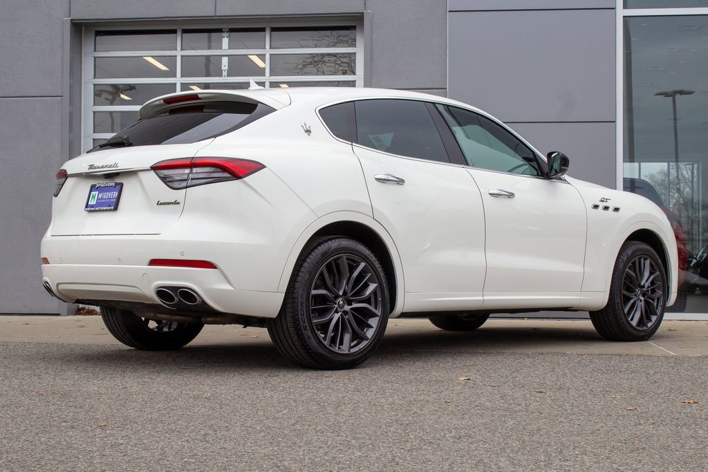 Used 2024 Maserati Levante GT Ultima image 10