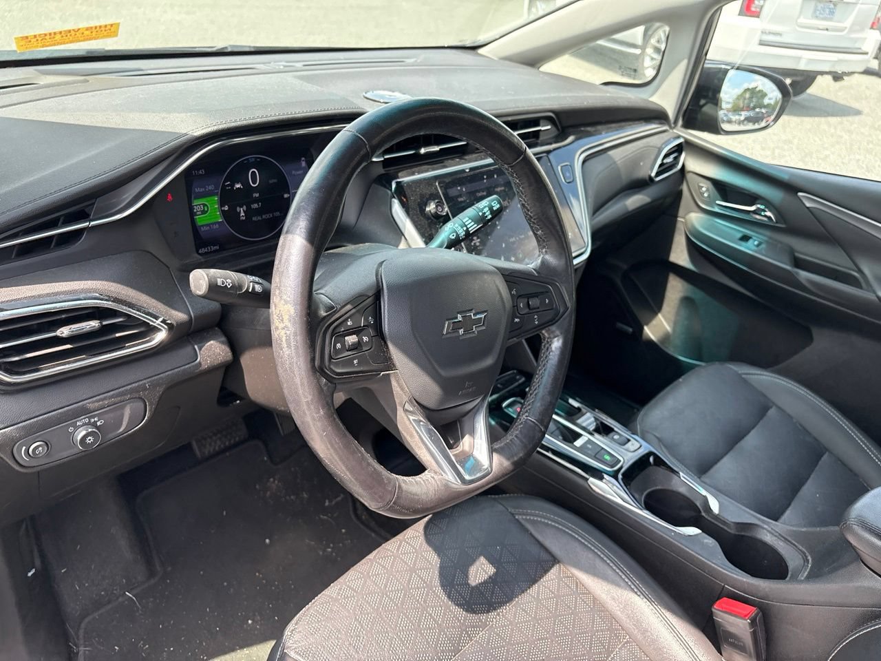 Used 2022 Chevrolet Bolt LT w/ Infotainment Package FWD image 3