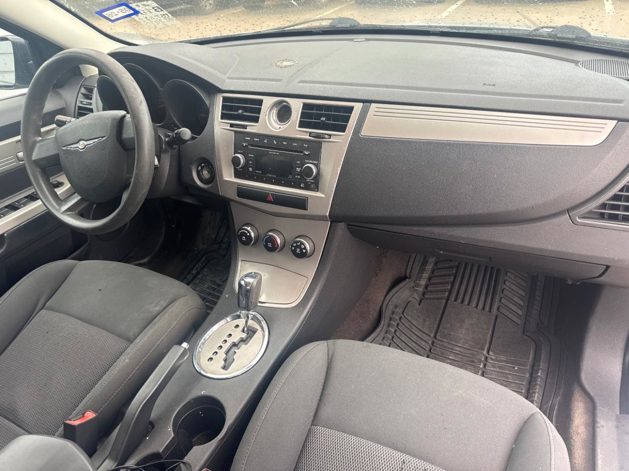 Used 2010 Chrysler Sebring Touring FWD image 7