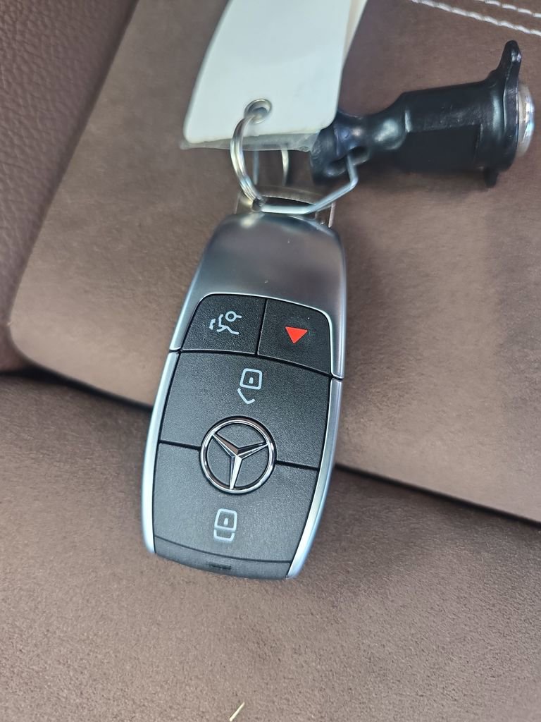 New 2026 Mercedes-Benz GLB 250 4MATIC image 28