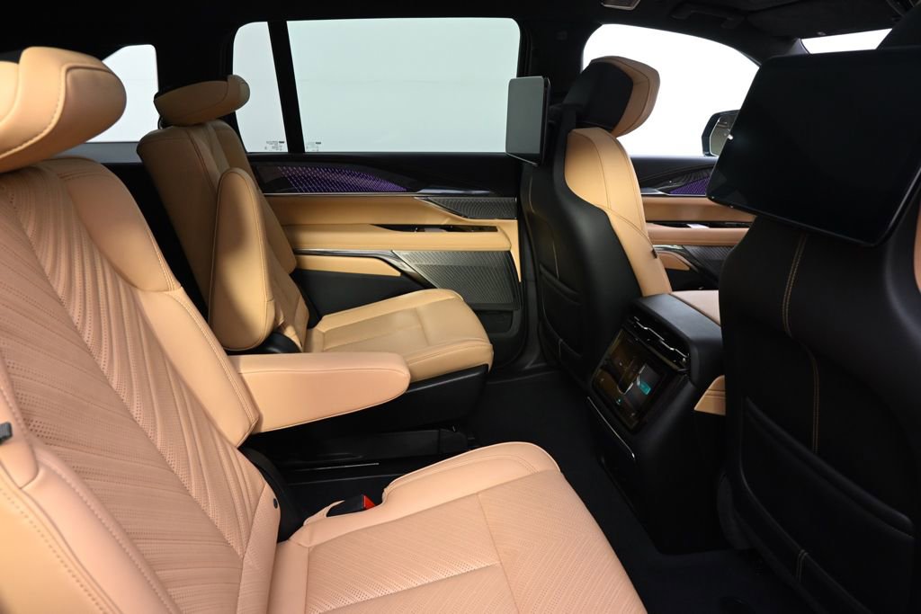 New 2025 Cadillac Escalade IQ Luxury 2 AWD/4WD image 18