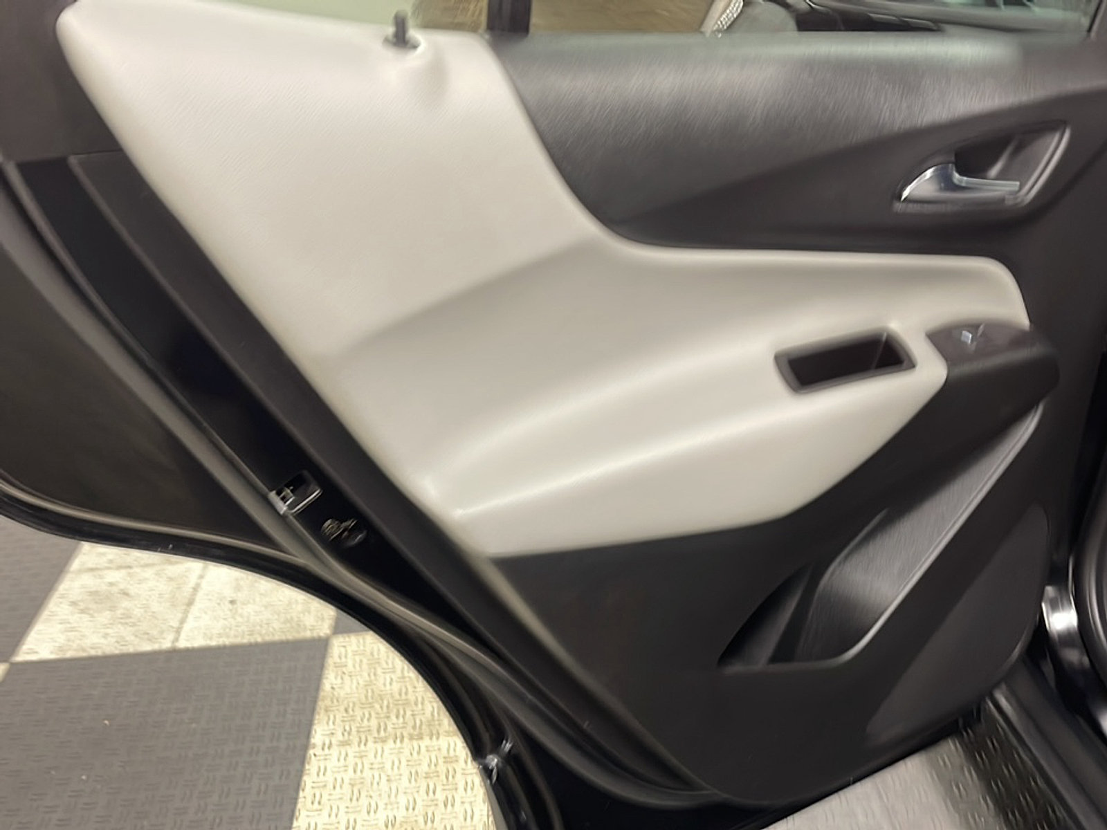 Used 2020 Chevrolet Equinox LS w/ LS Convenience Package FWD image 11