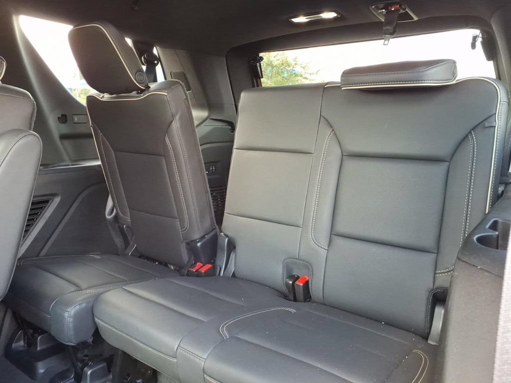 Certified 2023 GMC Yukon SLT w/ SLT Premium Package AWD/4WD image 9