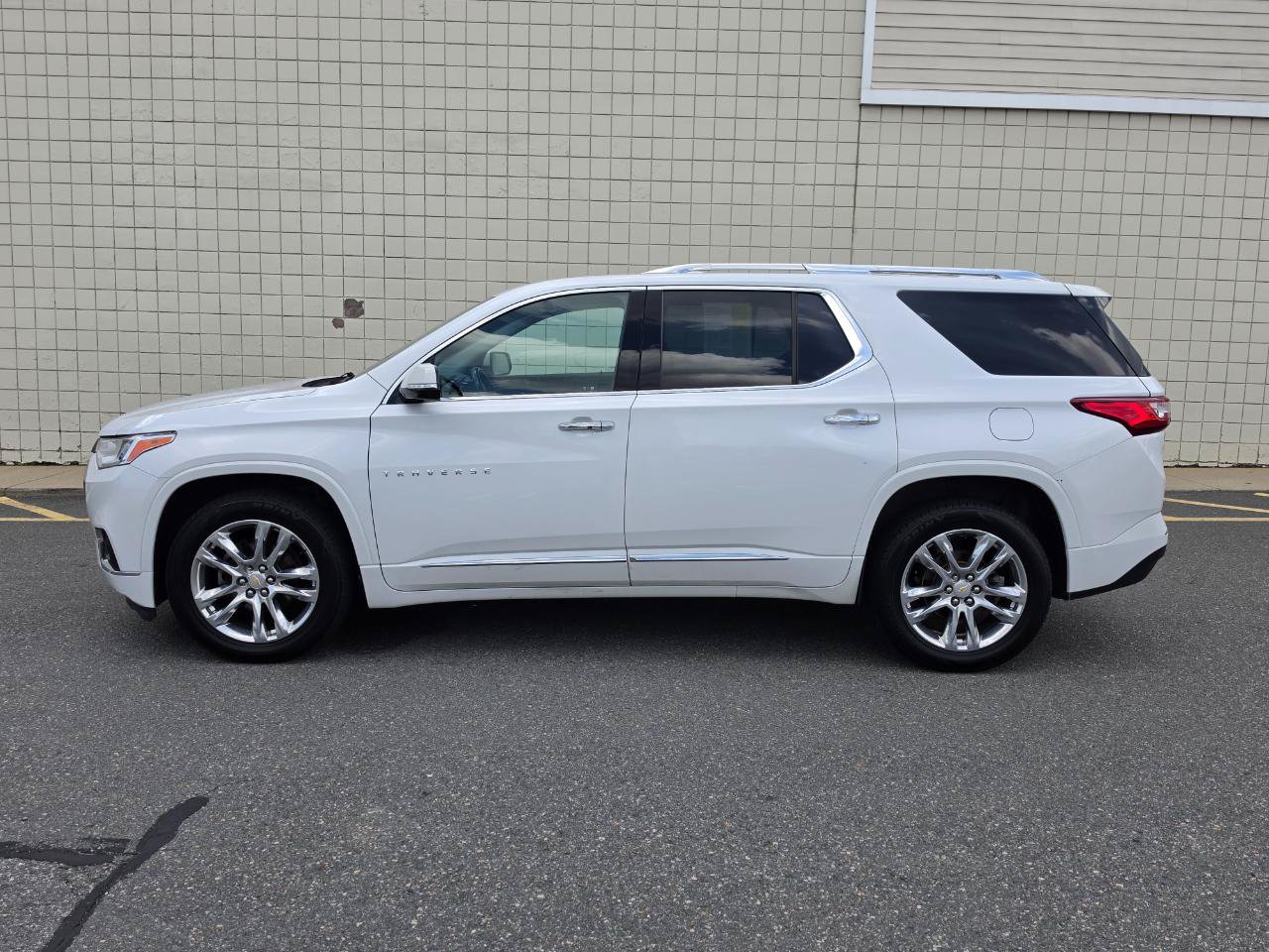 Used 2019 Chevrolet Traverse High Country w/ LPO, Floor Liner Package AWD/4WD image 4