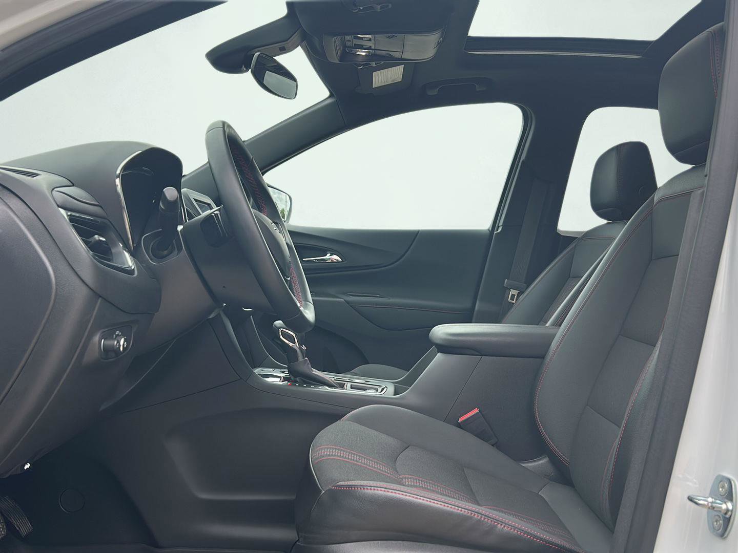 Used 2023 Chevrolet Equinox RS w/ LPO, Floor Liner Package FWD image 6