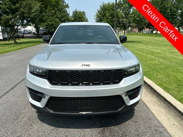 Used 2023 Jeep Grand Cherokee Altitude AWD/4WD image 4