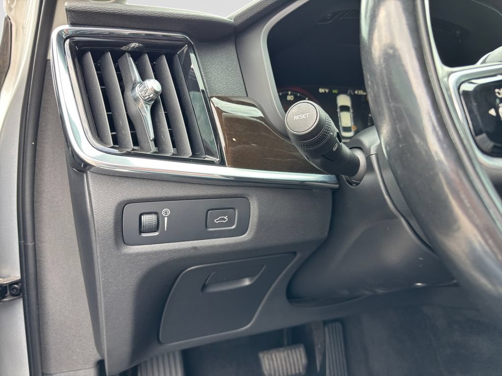 Used 2018 Volvo S90 T5 Momentum w/ Convenience Package FWD image 29