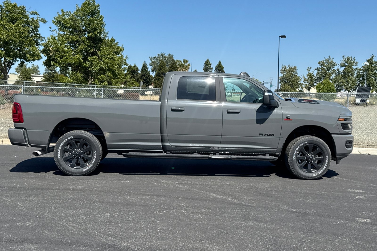 New 2026 RAM 2500 Laramie AWD/4WD image 2