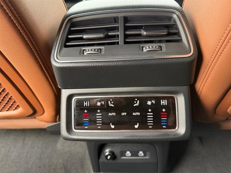 Used 2024 Audi Q8 e-tron Premium Plus image 32