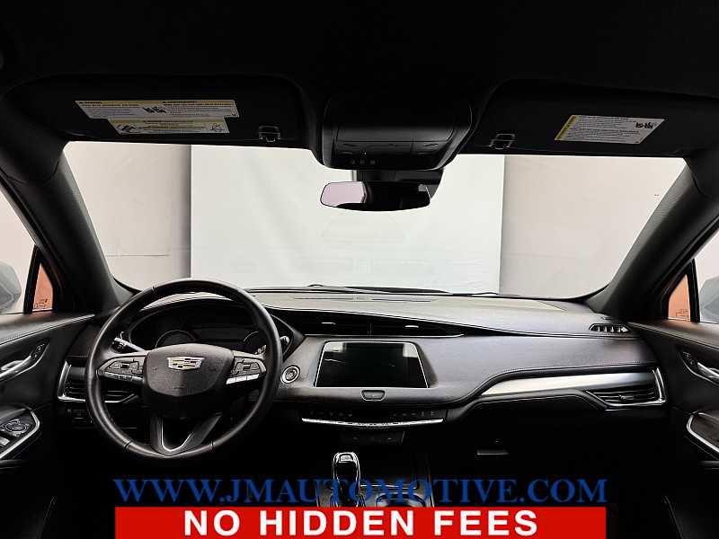 Used 2023 Cadillac XT4 Premium Luxury image 11