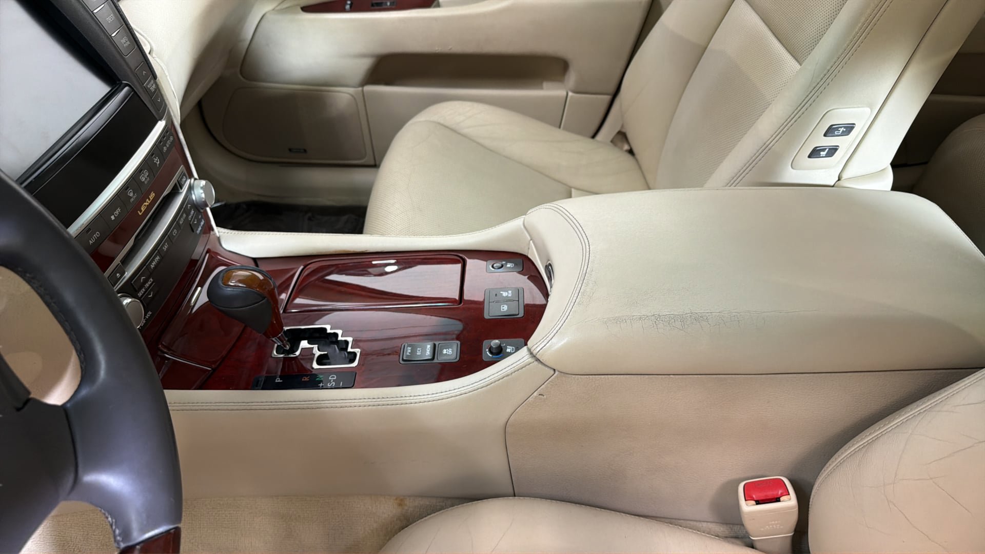 Used 2011 Lexus LS 460 w/ Comfort Pkg RWD image 26