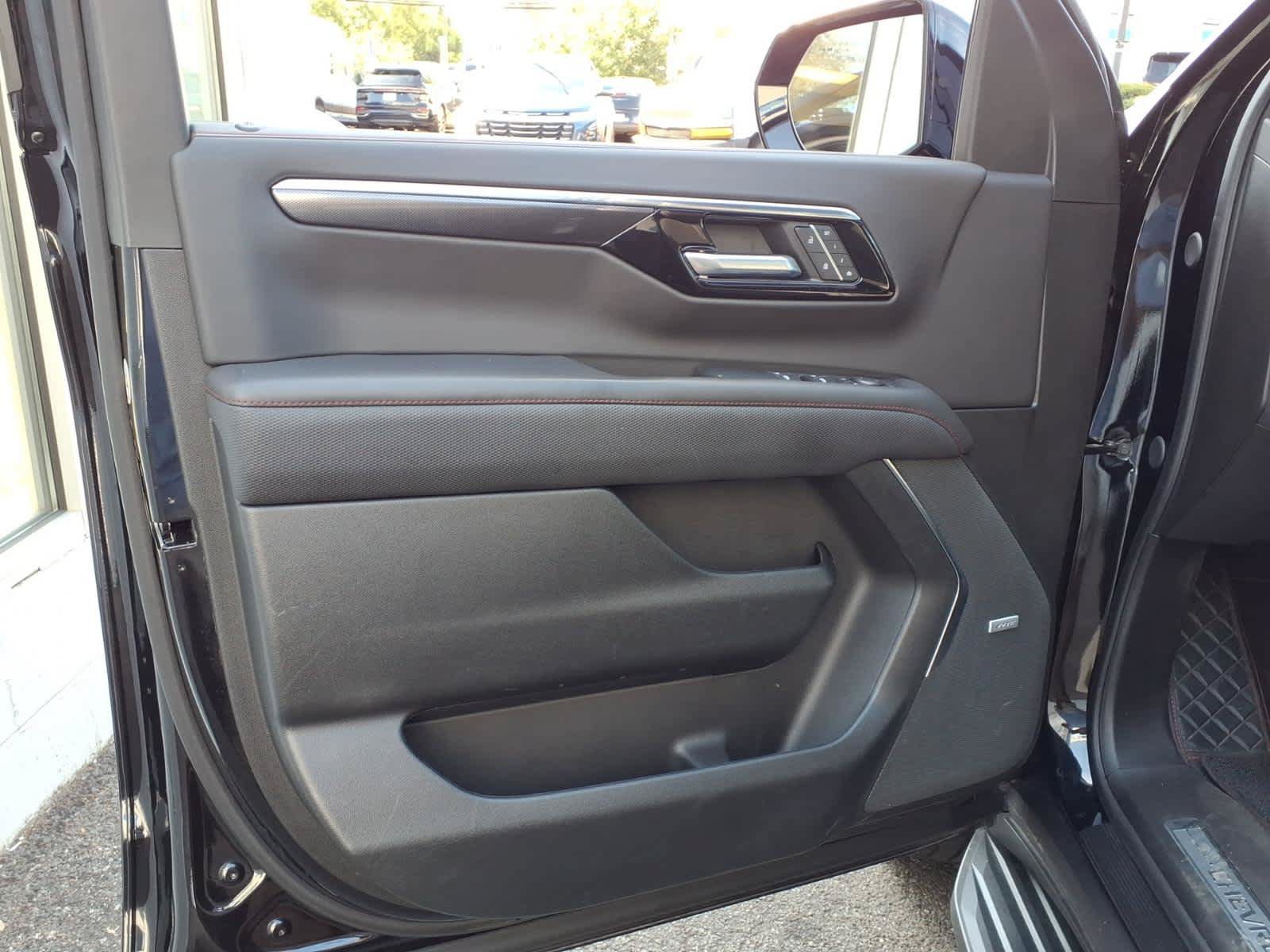 Used 2025 Chevrolet Suburban RST w/ Comfort Package AWD/4WD image 10