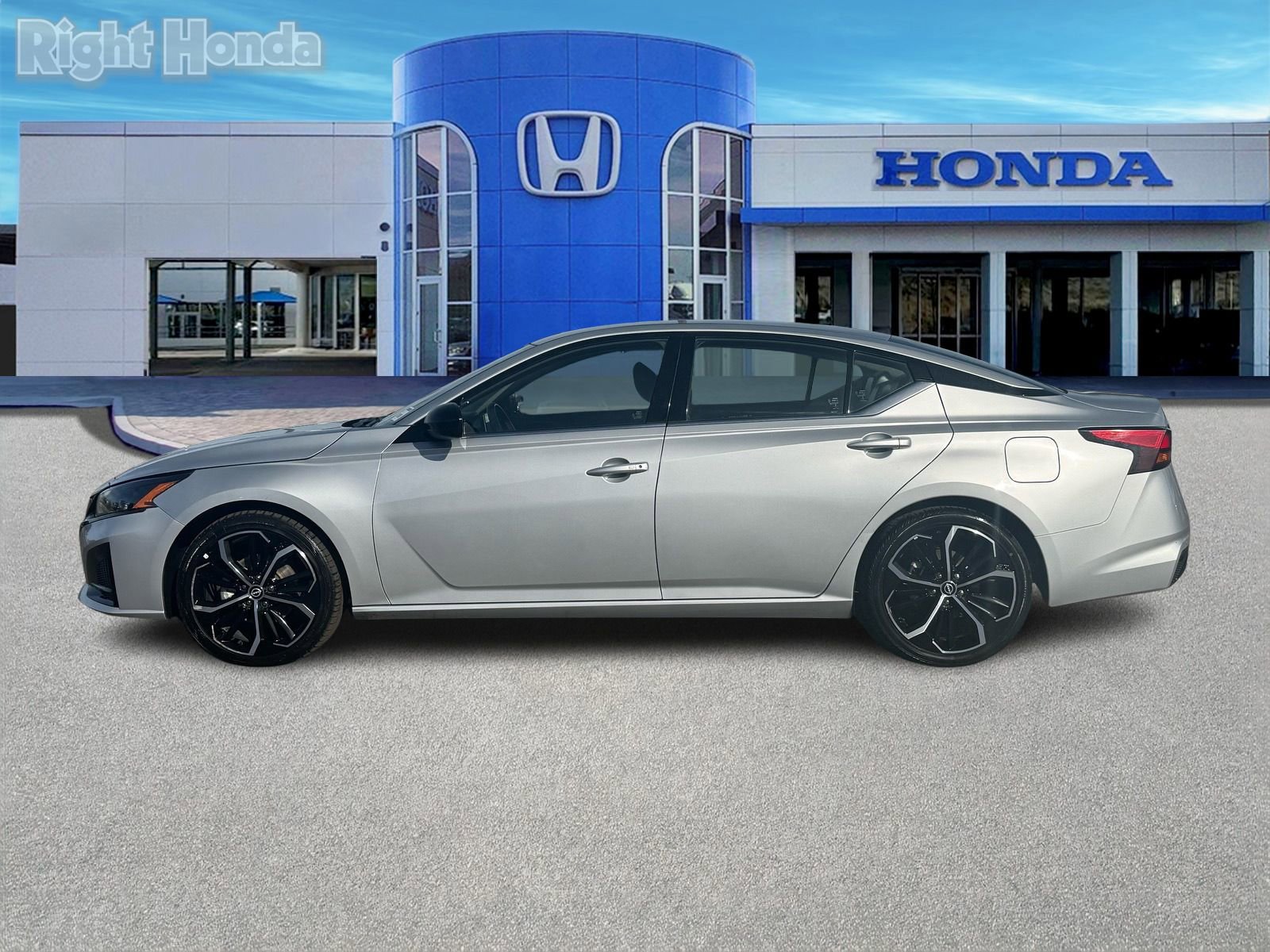 Used 2024 Nissan Altima 2.5 SR image 3