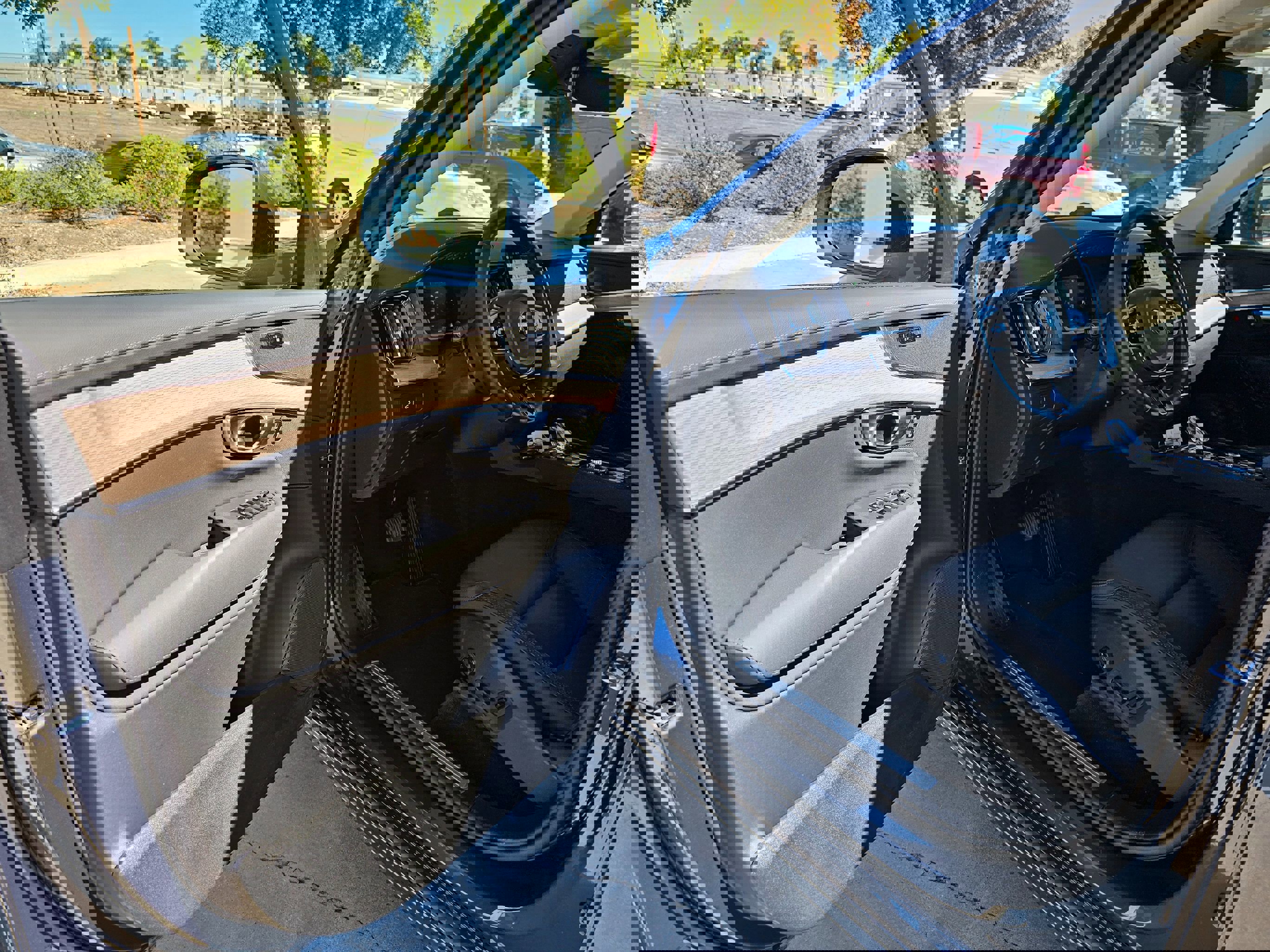 Used 2025 Volvo XC90 B6 Plus image 15