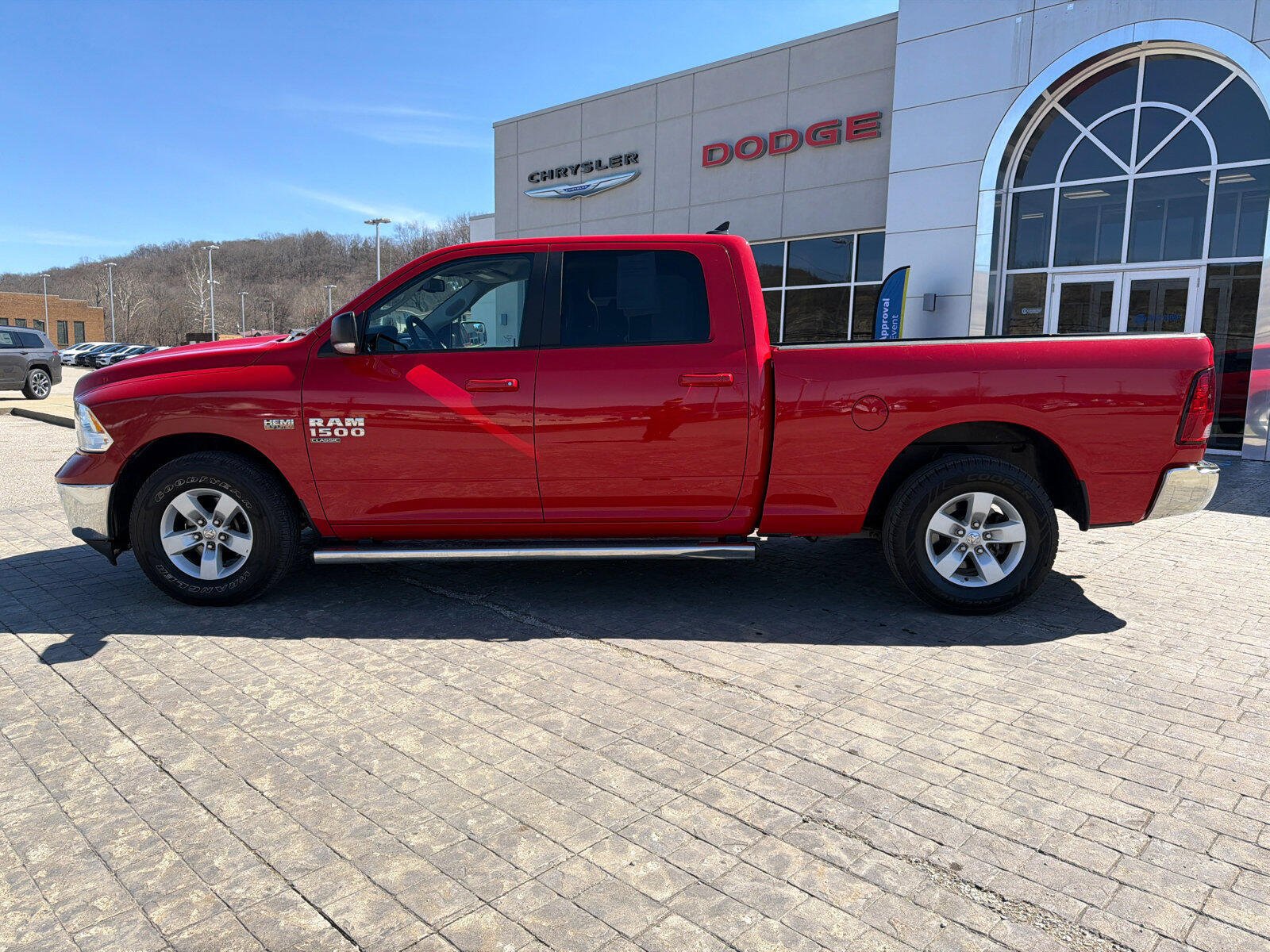 Used 2020 RAM 1500 Classic SLT w/ Luxury Group RWD image 5