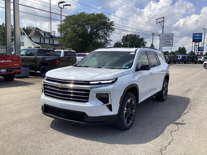 New 2027 Chevrolet Traverse LT w/ Sun and Wheel Package AWD/4WD image 3
