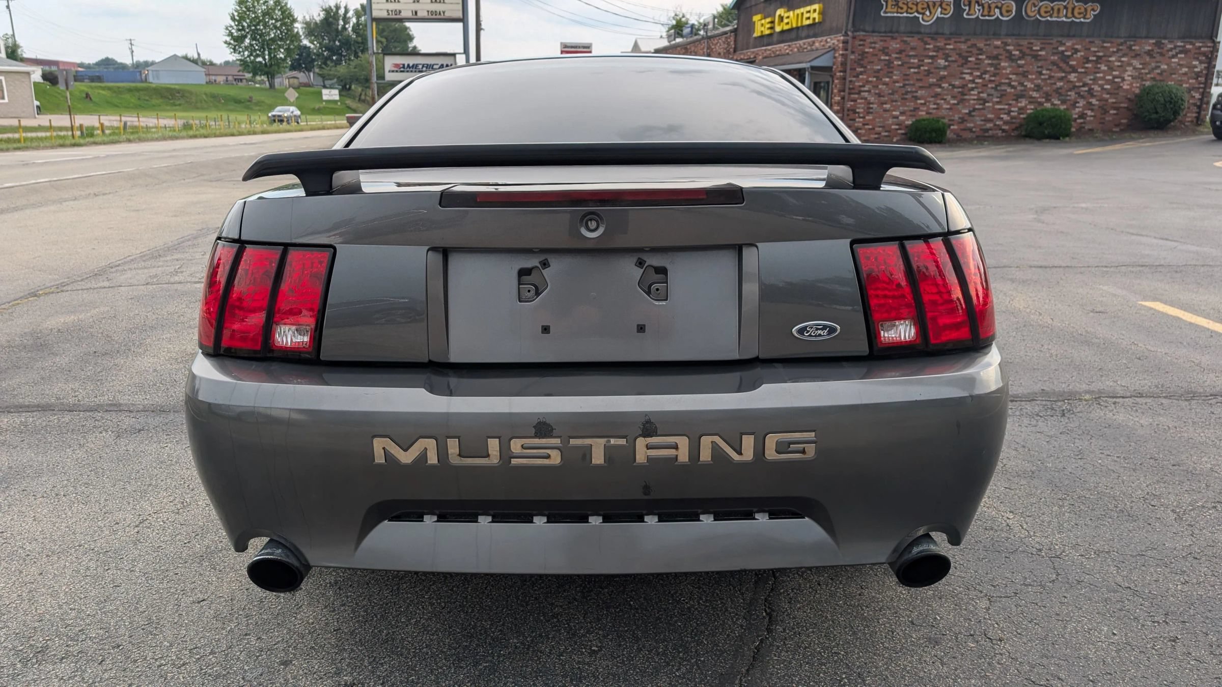 Used 2004 Ford Mustang Mach 1 RWD image 4