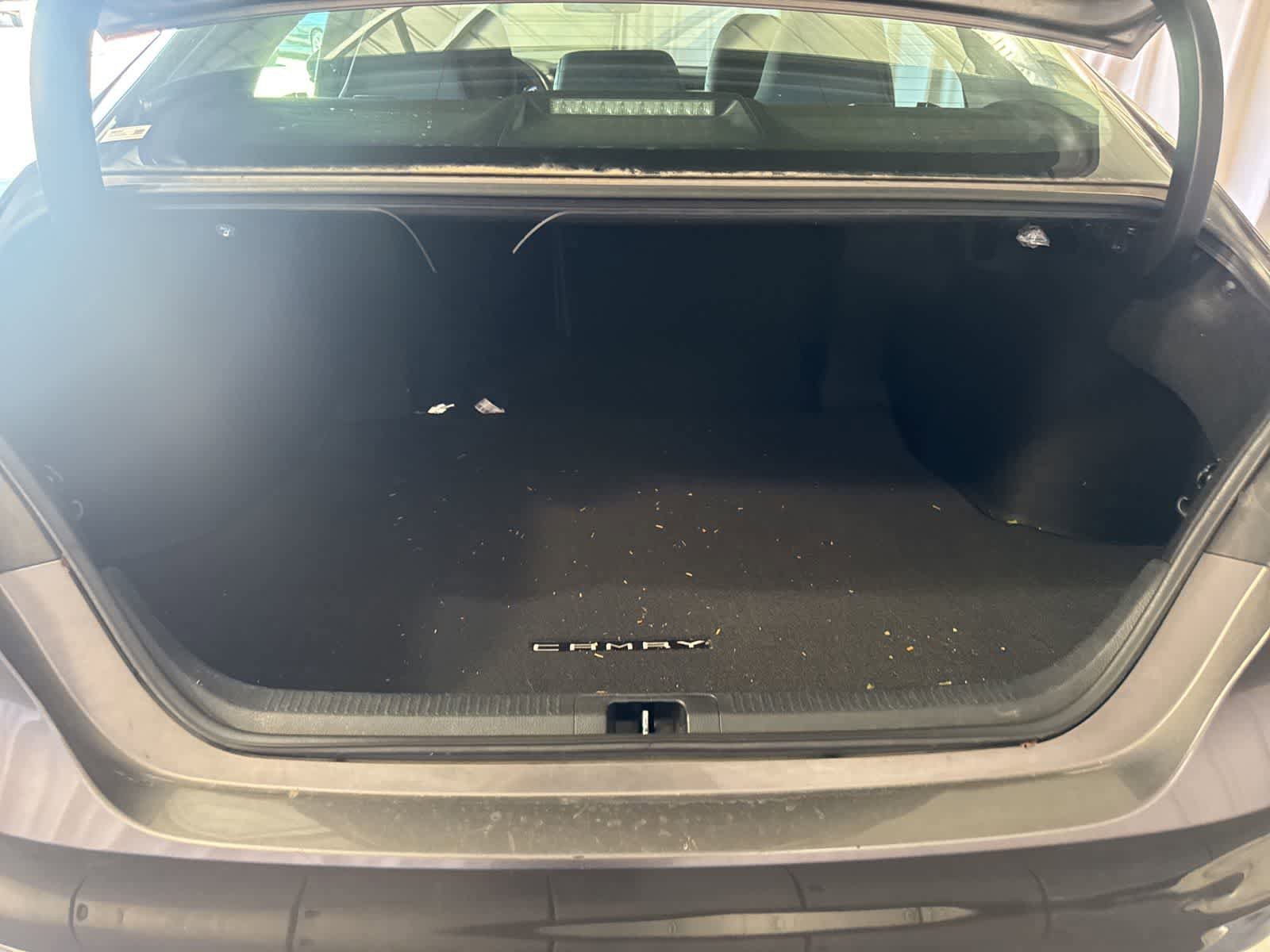 Used 2018 Toyota Camry LE FWD image 11
