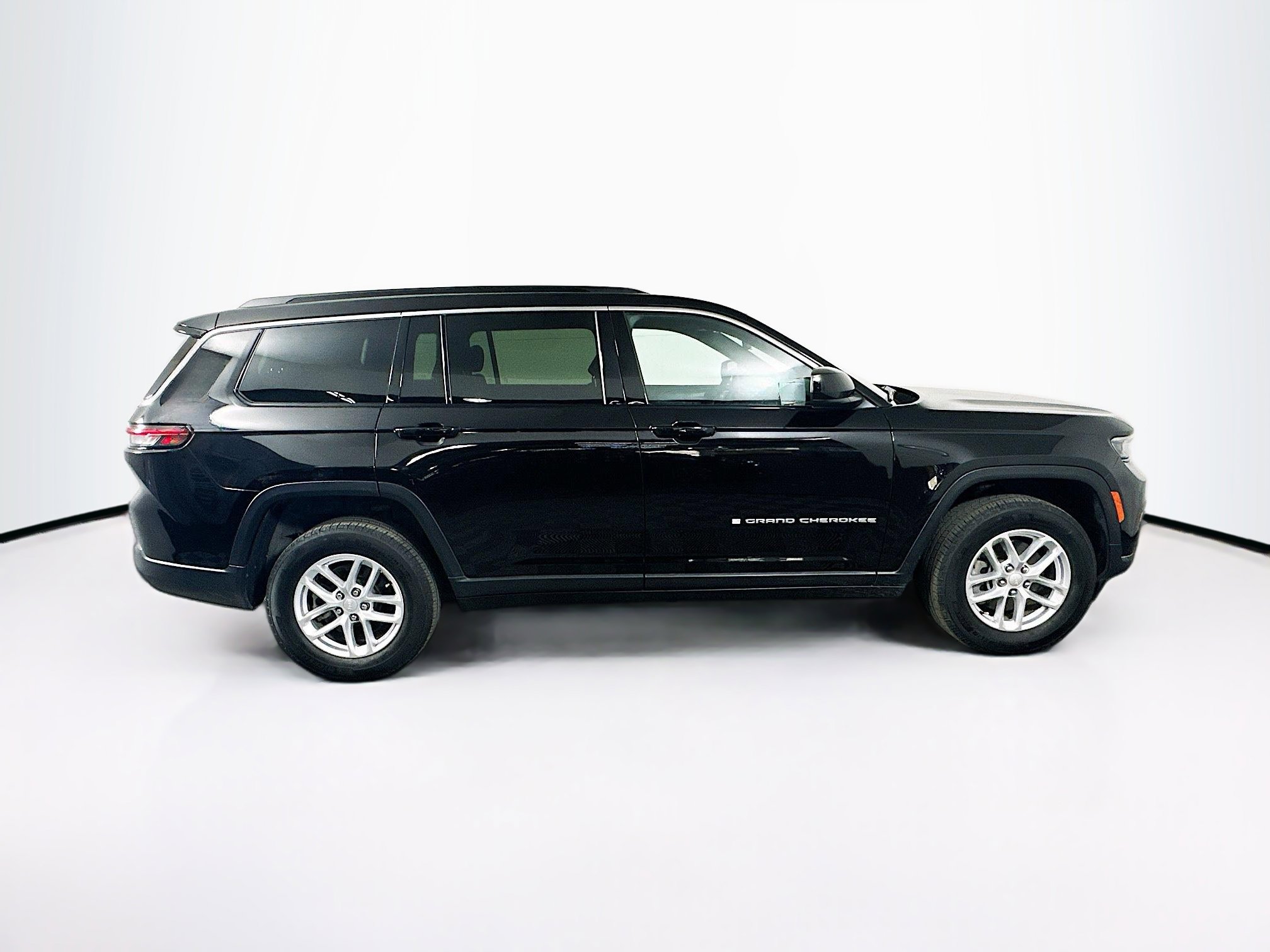 Used 2025 Jeep Grand Cherokee L Laredo image 10