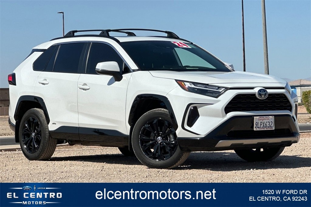 Used 2024 Toyota RAV4 SE image 1
