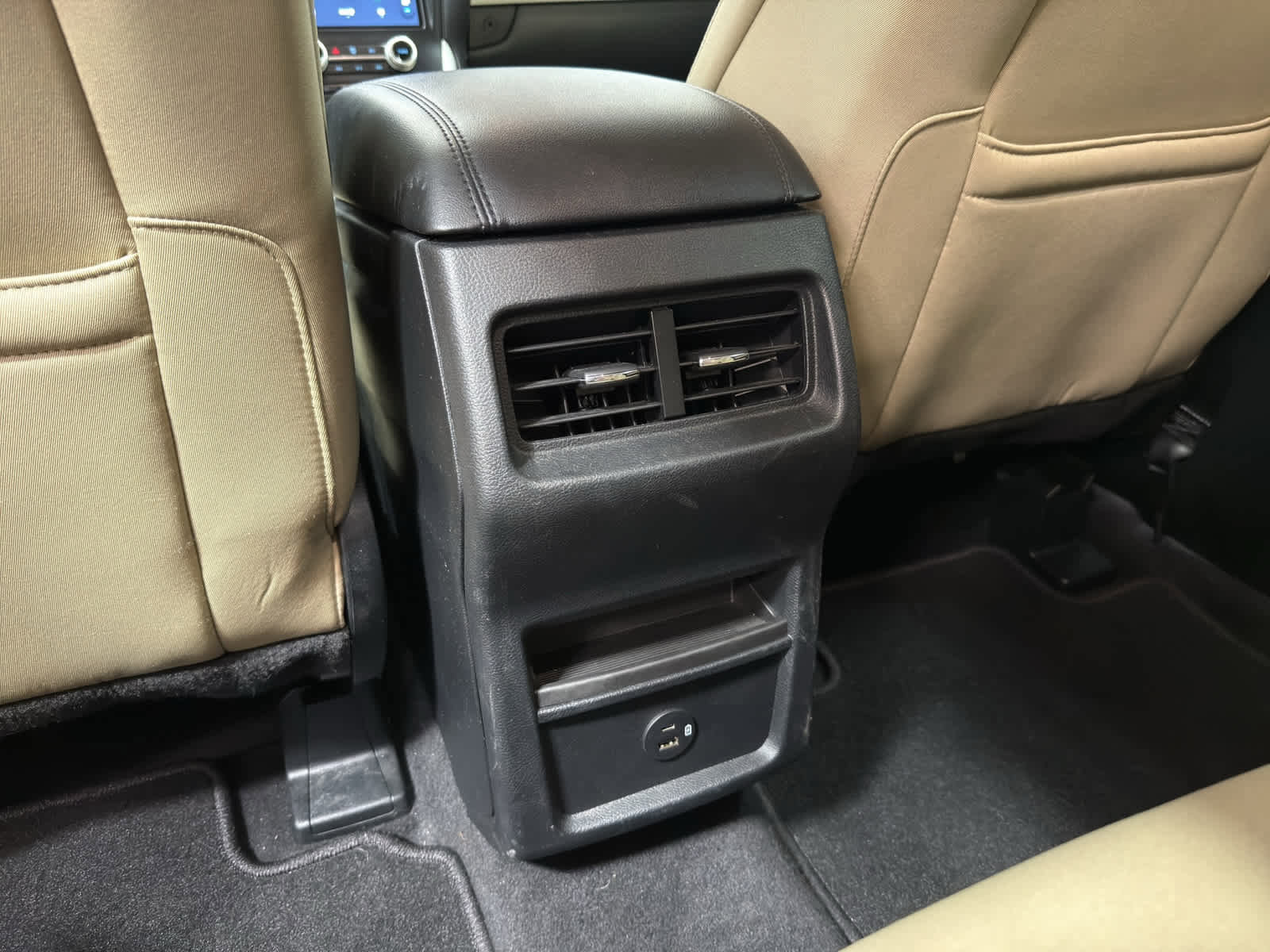 Used 2022 Ford Edge SE w/ Cargo Accessory Package image 24