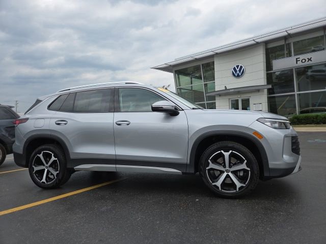 Used 2025 Volkswagen Tiguan SE AWD/4WD image 1