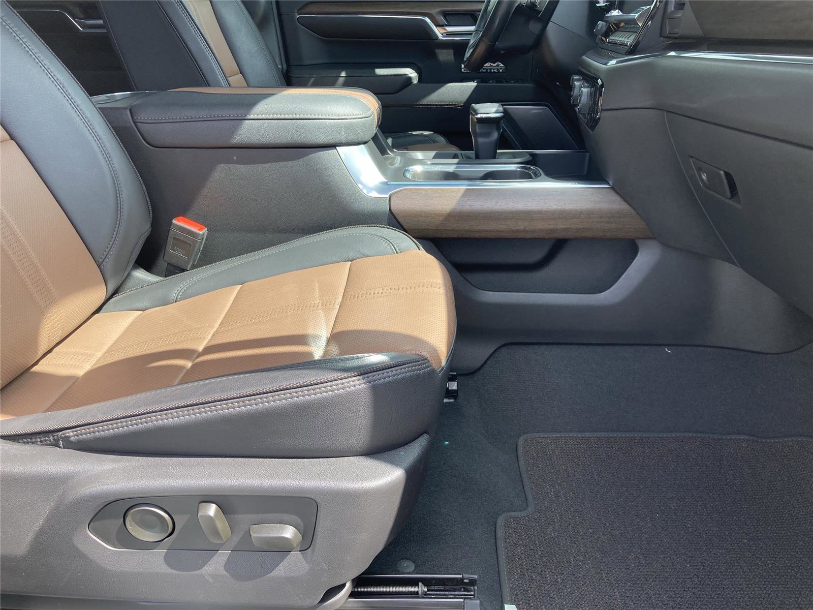 Used 2024 Chevrolet Silverado 1500 High Country w/ Technology Package image 31